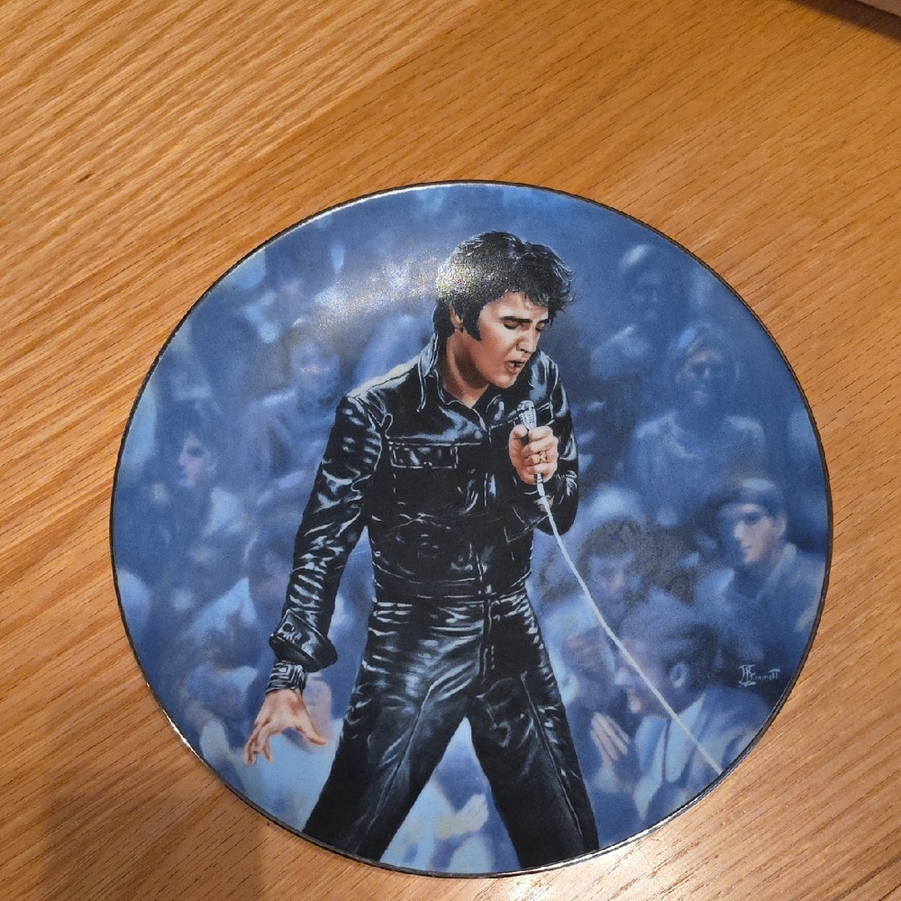 Vintage Elvis 1990 First Issue "I'm All Shook Up" Collector Plate